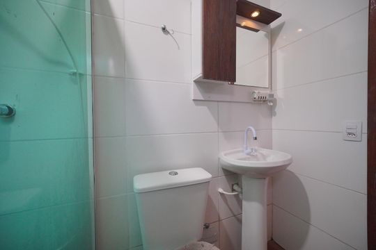 Banheiro  de apartamento para alugar com 1 quarto, 42m² em Cachoeira do Bom Jesus, Florianópolis