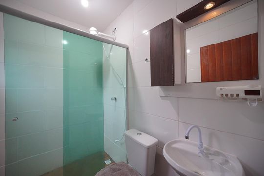 Banheiro  de apartamento para alugar com 1 quarto, 42m² em Cachoeira do Bom Jesus, Florianópolis