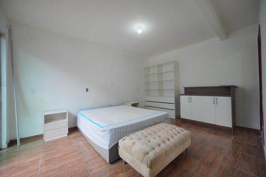 Quarto  de apartamento para alugar com 1 quarto, 42m² em Cachoeira do Bom Jesus, Florianópolis