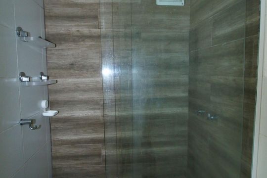 Banheiro de apartamento para alugar com 2 quartos, 48m² em Vicente de Carvalho, Rio de Janeiro