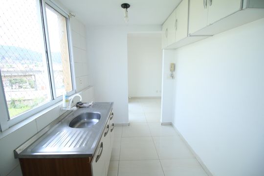 Cozinha de apartamento para alugar com 2 quartos, 48m² em Vicente de Carvalho, Rio de Janeiro
