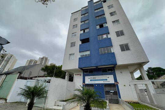 Fachada de apartamento para alugar com 2 quartos, 50m² em Cristo Rei, Curitiba
