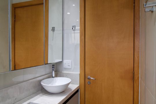 Banheiro de apartamento para alugar com 2 quartos, 50m² em Cristo Rei, Curitiba