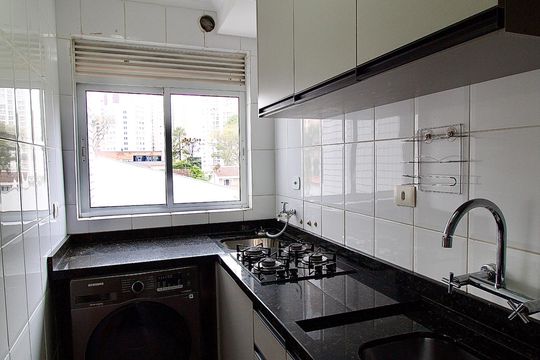 Cozinha de apartamento para alugar com 2 quartos, 50m² em Cristo Rei, Curitiba