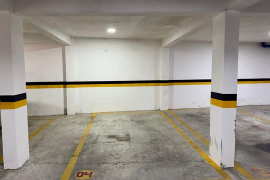 Garagem de apartamento para alugar com 2 quartos, 50m² em Cristo Rei, Curitiba