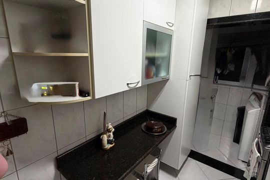 Cozinha de apartamento à venda com 2 quartos, 62m² em Vila Bertioga, São Paulo