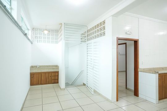 Sala de casa para alugar com 3 quartos, 200m² em Nova Gerti, São Caetano do Sul