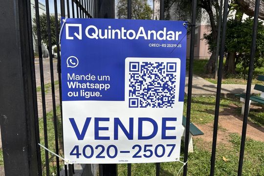 Placa de apartamento à venda com 1 quarto, 53m² em Vila Petrópolis, Porto Alegre