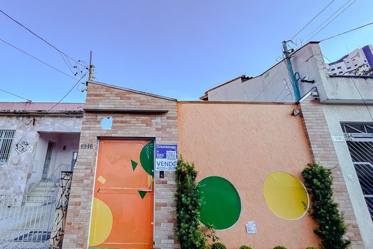 Fachada com Placa de casa à venda com 5 quartos, 350m² em Vila Gomes Cardim, São Paulo
