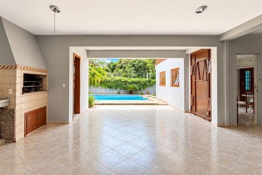 Área externa de casa para alugar com 4 quartos, 371m² em São Jorge, Novo Hamburgo