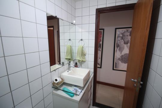 Banheiro de apartamento à venda com 2 quartos, 61m² em Cardoso, Belo Horizonte