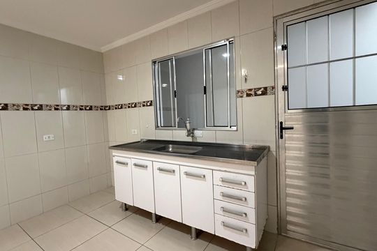 Casa para alugar com 2 quartos, 74m² em Jardim Leonor, Carapicuíba