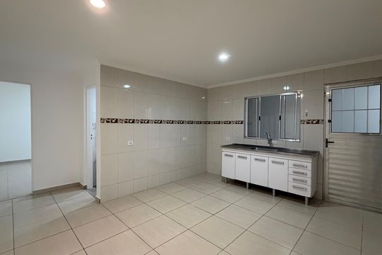 Casa para alugar com 2 quartos, 74m² em Jardim Leonor, Carapicuíba