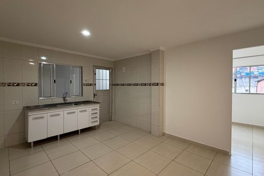 Casa para alugar com 2 quartos, 74m² em Jardim Leonor, Carapicuíba