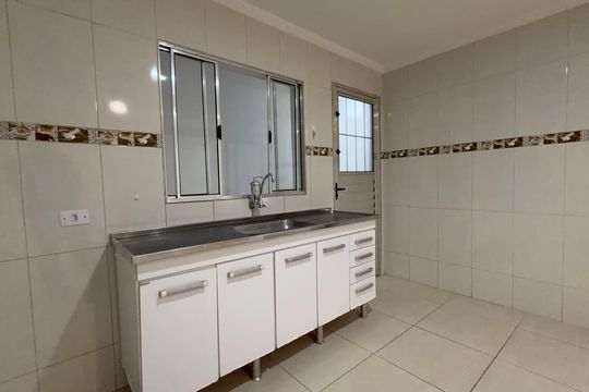 Casa para alugar com 2 quartos, 74m² em Jardim Leonor, Carapicuíba