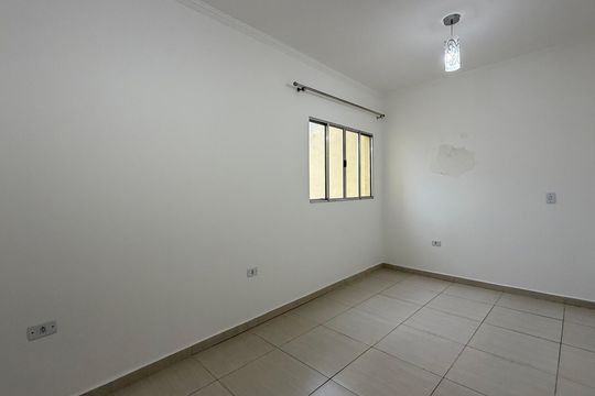 Casa para alugar com 2 quartos, 74m² em Jardim Leonor, Carapicuíba