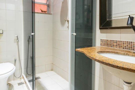 Banheiro de apartamento para alugar com 2 quartos, 60m² em Rio Comprido, Rio de Janeiro