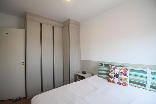 Quarto 1 de apartamento para alugar com 2 quartos, 45m² em Jardim Maria Rosa, Taboão da Serra
