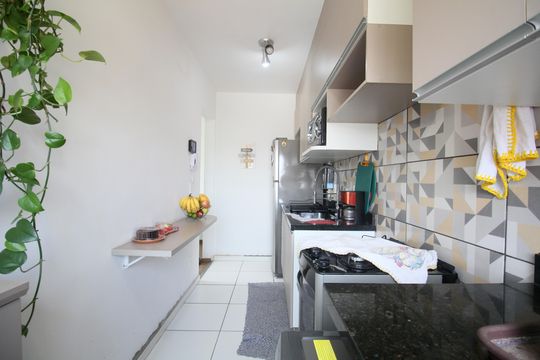 Cozinha de apartamento para alugar com 2 quartos, 45m² em Jardim Maria Rosa, Taboão da Serra