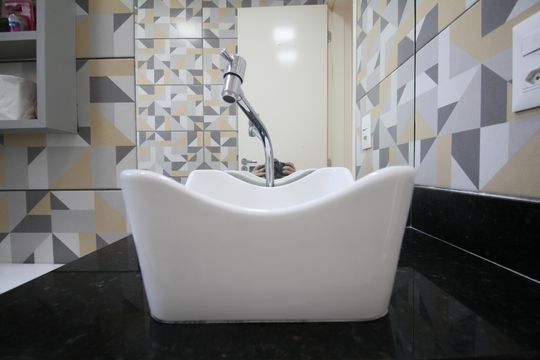 Banheiro de apartamento para alugar com 2 quartos, 45m² em Jardim Maria Rosa, Taboão da Serra