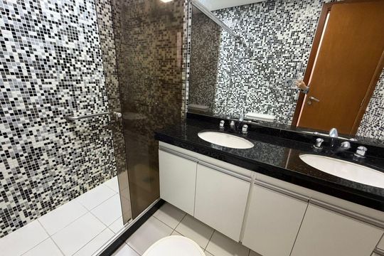 Banheiro da suíte 4 de apartamento para alugar com 4 quartos, 166m² em Barra da Tijuca, Rio de Janeiro