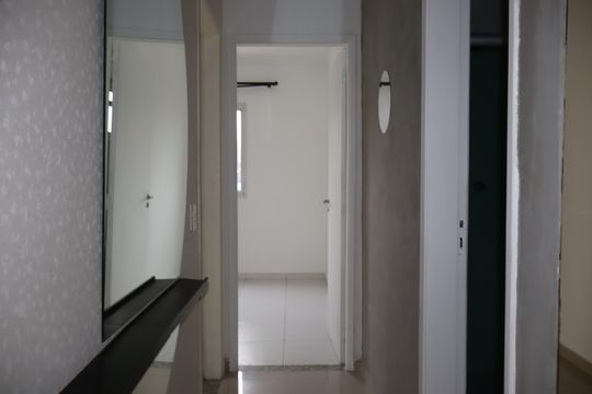 Corredor de apartamento para alugar com 2 quartos, 55m² em Vila Antonieta, São Paulo