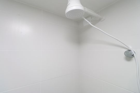 Banheiro de apartamento para alugar com 2 quartos, 33m² em Parque Industrial Tomas Edson, São Paulo