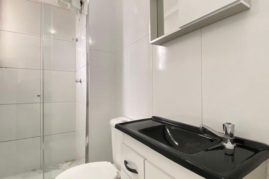 Banheiro de apartamento à venda com 3 quartos, 64m² em Parque Continental, Osasco