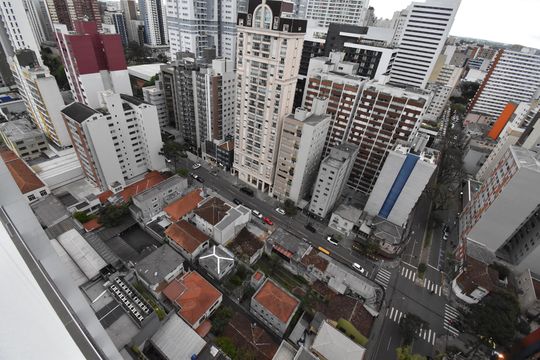 Sacada de kitnet/studio à venda com 1 quarto, 35m² em Centro, Curitiba