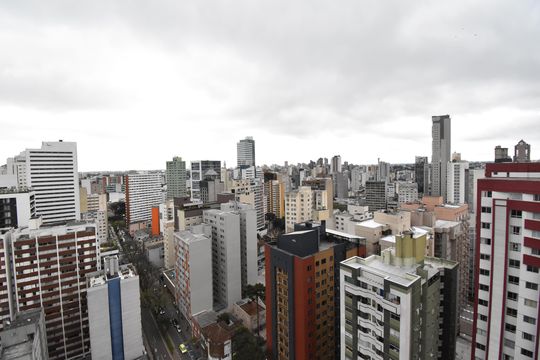 Sacada de kitnet/studio à venda com 1 quarto, 35m² em Centro, Curitiba