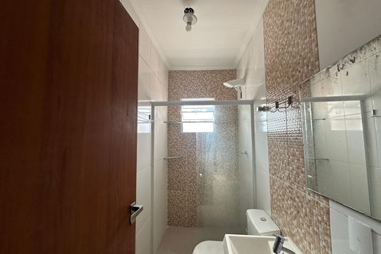 Banheiro de casa para alugar com 2 quartos, 50m² em Vila Boa Vista, Barueri