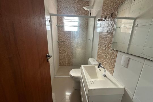 Banheiro de casa para alugar com 2 quartos, 50m² em Vila Boa Vista, Barueri
