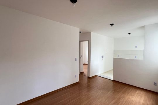 Sala de apartamento para alugar com 2 quartos, 42m² em Bom Jesus, Contagem