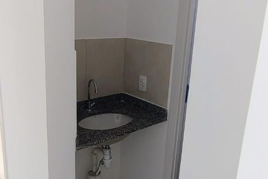 Banheiro de apartamento para alugar com 1 quarto, 45m² em Santo Cristo, Rio de Janeiro