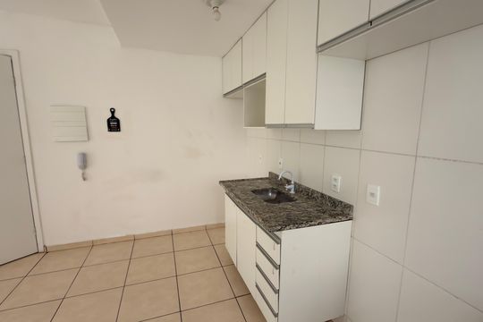Cozinha de apartamento para alugar com 2 quartos, 55m² em Mantiquira, Duque de Caxias