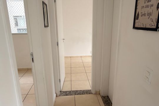 Corredor  de apartamento para alugar com 2 quartos, 55m² em Mantiquira, Duque de Caxias