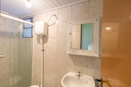 Banheiro Social de apartamento para alugar com 2 quartos, 40m² em Cidade Industrial de Curitiba, Curitiba