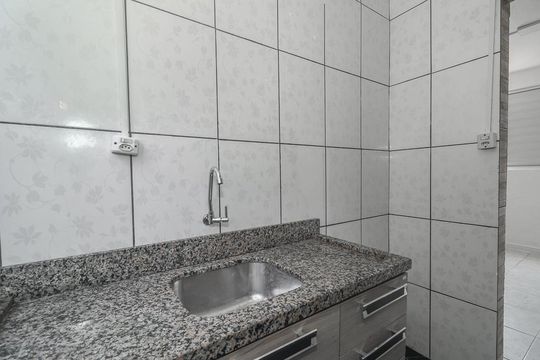 Cozinha de apartamento à venda com 2 quartos, 43m² em Rubem Berta, Porto Alegre