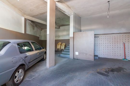 Garagem de casa à venda com 3 quartos, 223m² em Jardim Elvira, Osasco