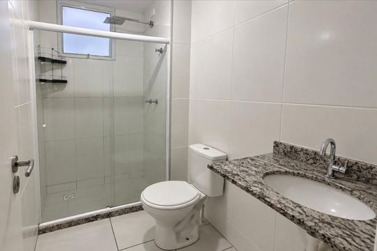 Banheiro de apartamento para alugar com 2 quartos, 50m² em Vila Santa Alice, Duque de Caxias