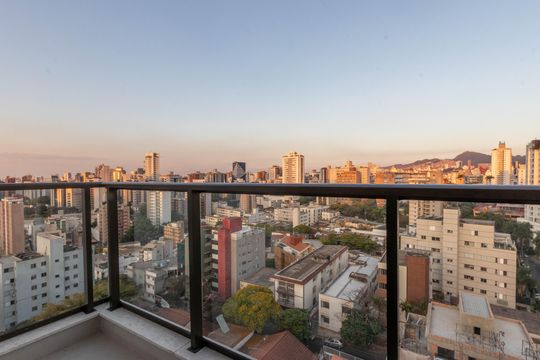 Vista de apartamento à venda com 4 quartos, 150m² em Santo Antônio, Belo Horizonte