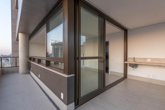 Varanda gourmet de apartamento à venda com 4 quartos, 150m² em Santo Antônio, Belo Horizonte