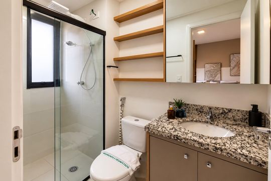 Banheiro de kitnet/studio para alugar com 1 quarto, 31m² em Bela Vista, São Paulo