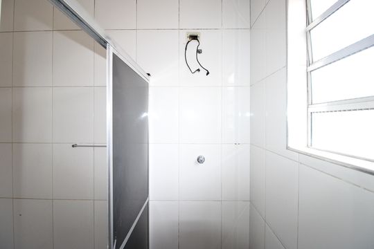 Banheiro de casa para alugar com 1 quarto, 60m² em Guaianases, São Paulo