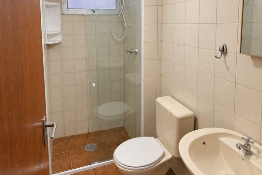 Banheiro de apartamento para alugar com 2 quartos, 49m² em Cangaiba, São Paulo