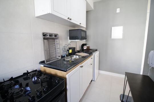 Cozinha de apartamento à venda com 2 quartos, 45m² em Barra Olímpica, Rio de Janeiro