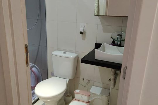 Banheiro de apartamento à venda com 2 quartos, 60m² em Centro, Osasco