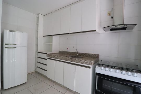 Cozinha de apartamento para alugar com 2 quartos, 60m² em Presidente Roosevelt, Uberlândia