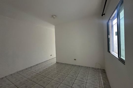 Sala de casa para alugar com 2 quartos, 70m² em Jardim Regina Alice, Barueri