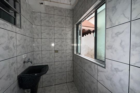 Área de Serviço de casa para alugar com 2 quartos, 70m² em Jardim Regina Alice, Barueri